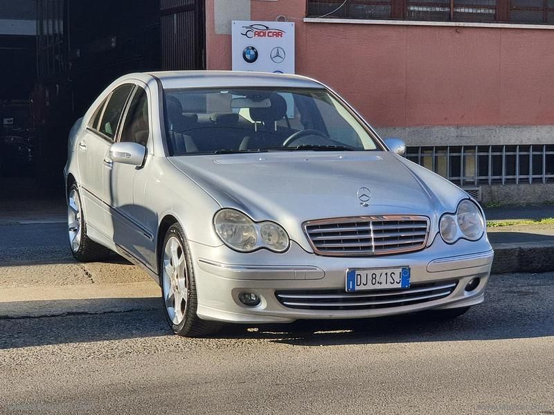 Usata Mercedes C220 Avantgarde 150 CV (110 kW) 2007 Grigio Berlina