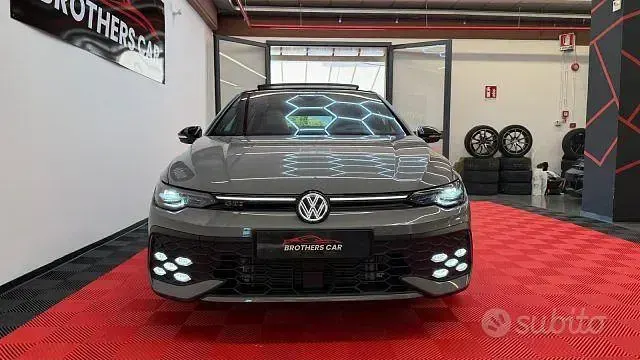 Usata VW Golf VIII GTI 265 CV (194 kW) 2024 Grigio Berlina