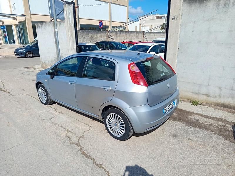 Usata Fiat Grande Punto 65 CV (47 kW) 2007 Grigio Utilitaria