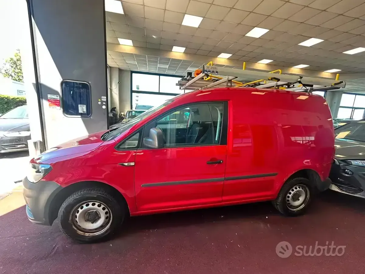 Usata VW Caddy 110 CV (80 kW) 2016 Rosso Monovolume