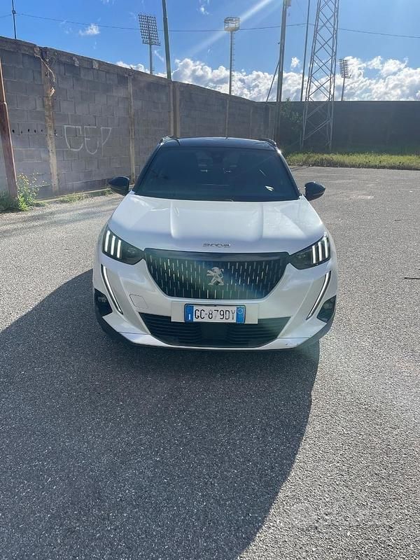 Usata Peugeot 2008 GT 110 CV (80 kW) 2021 Bianco SUV