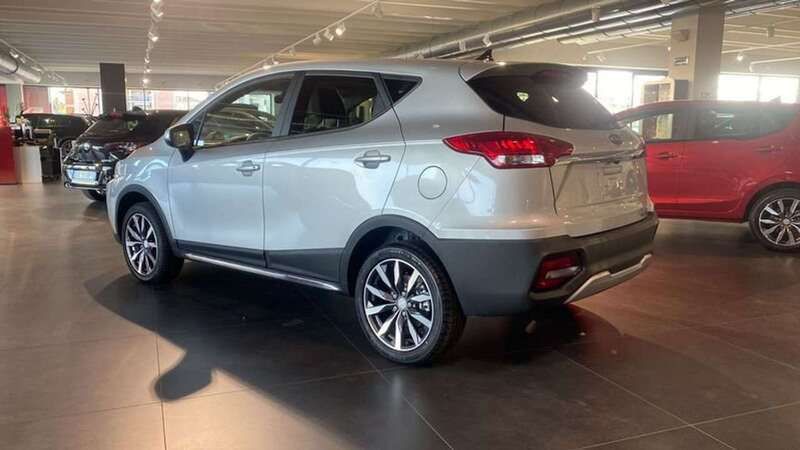 Usata EVO Evo 4 83 kW (114 CV) 2024 Argento metallizzato SUV