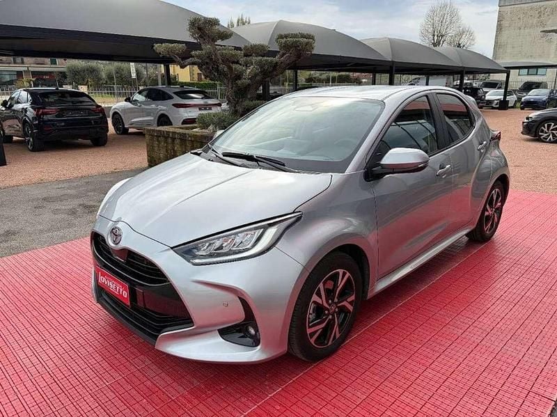 Usata Toyota Yaris Hybrid Trend 92 CV (67 kW) 2025 Argento Berlina