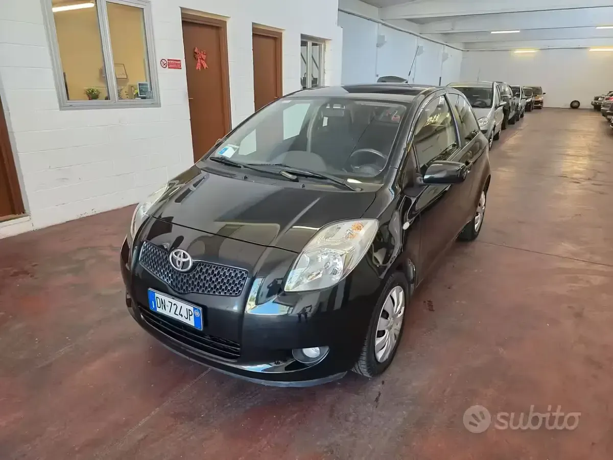 Begagnad Toyota Yaris Sol 87 HK (63 kW) 2008 Svart Halvkombi