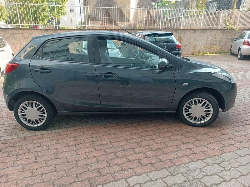Usata Mazda 2 75 CV (55 kW) 2009 Grigio Berlina