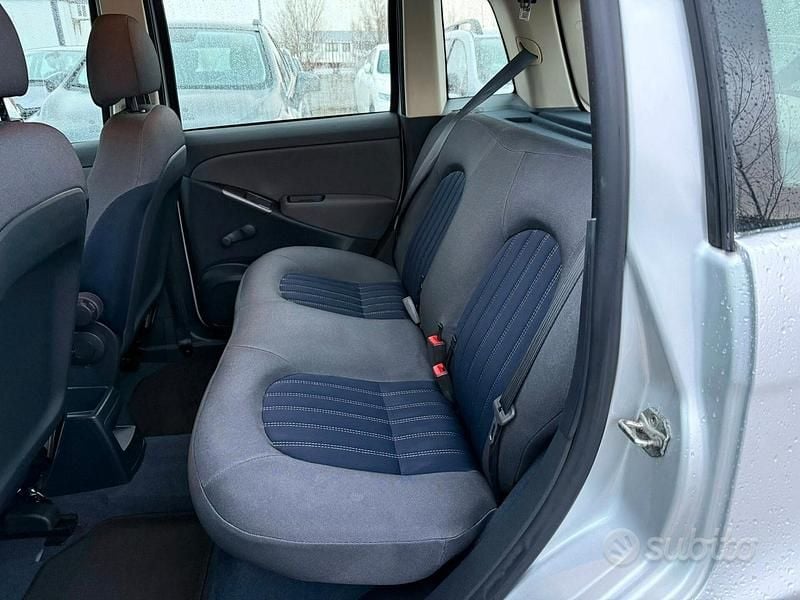 Usata Lancia Musa 95 CV (69 kW) 2011 Grigio Monovolume