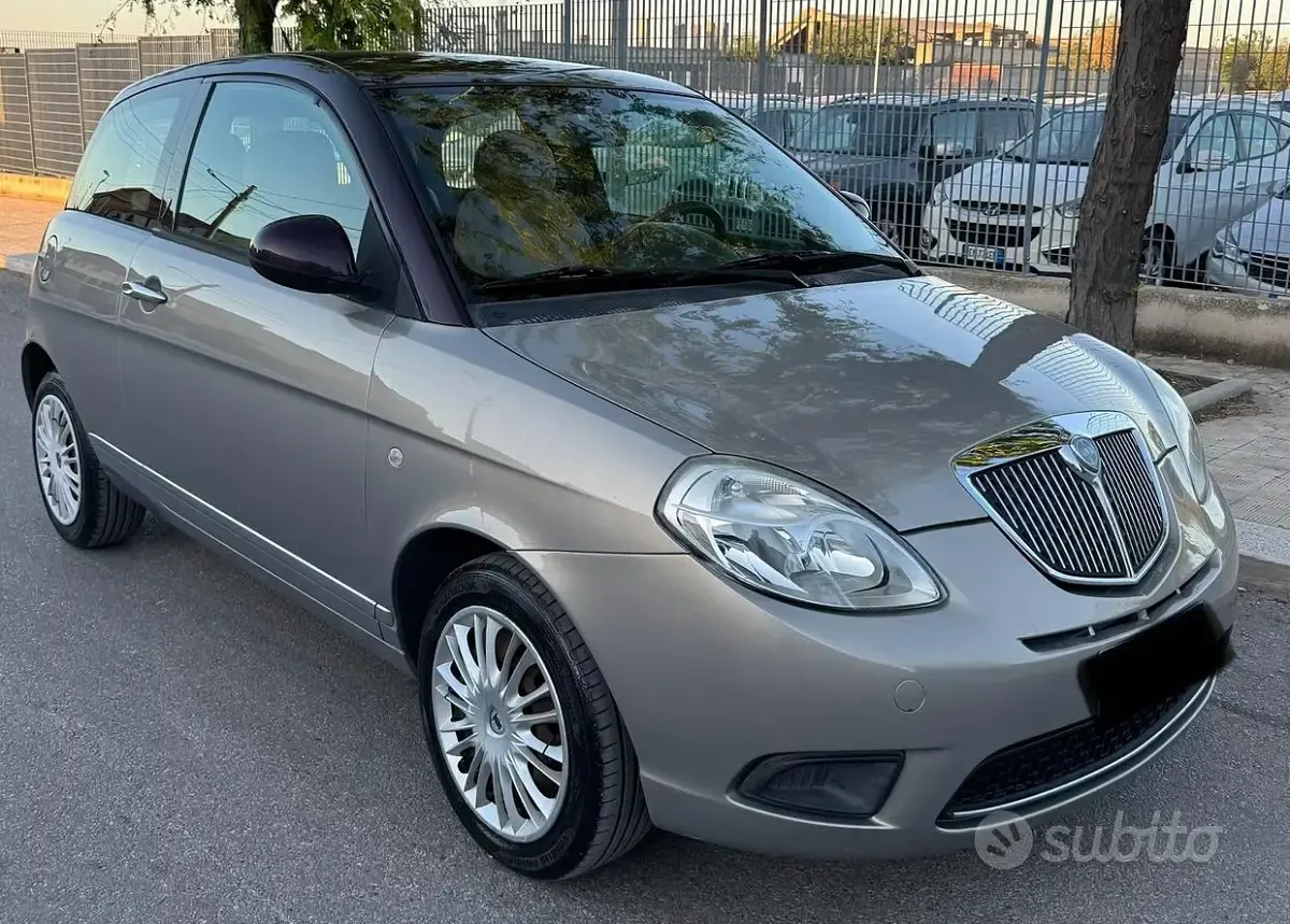 Usata Lancia Ypsilon 75 CV (55 kW) 2012 Giallo Utilitaria