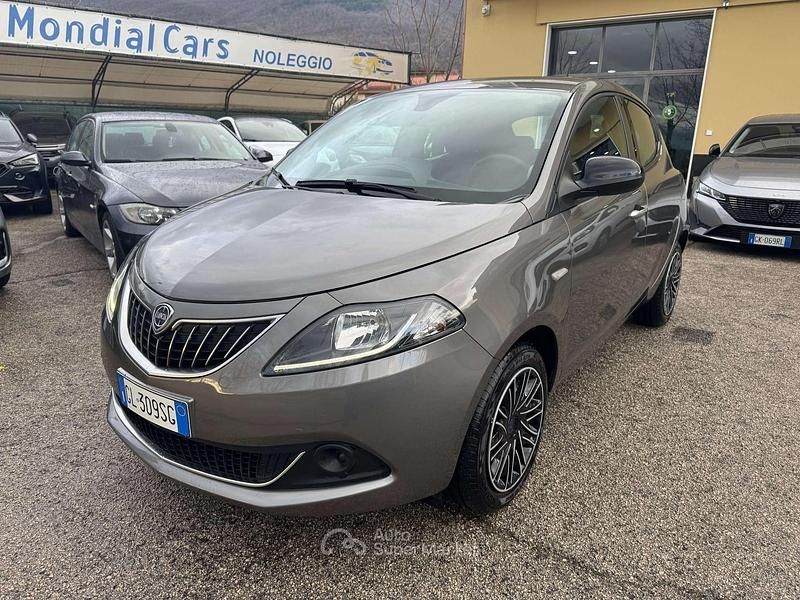 Usata Lancia Ypsilon Silver 69 CV (50 kW) 2022 Grigio Utilitaria