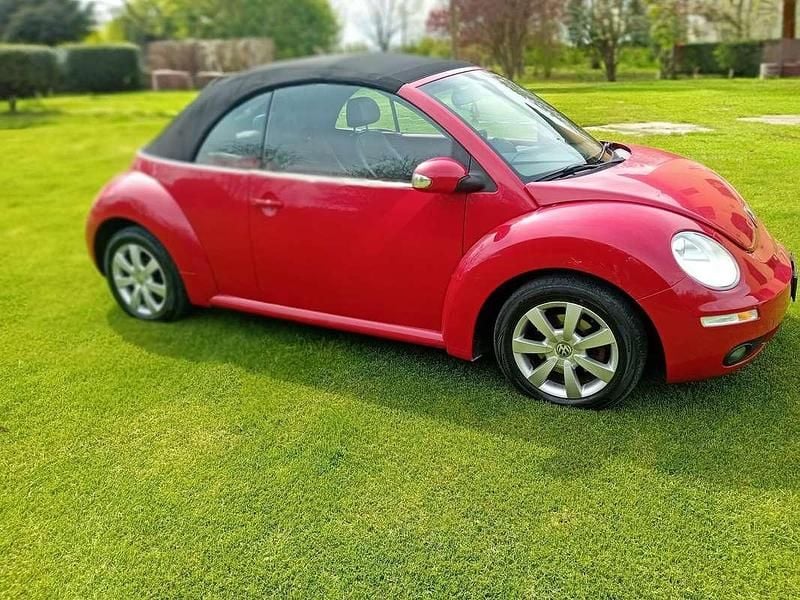 Usata VW New Beetle 105 CV (77 kW) 2007 Rosso Utilitaria