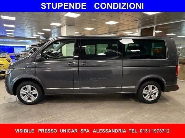 Usata VW Caravelle 150 CV (110 kW) 2023 Grigio scuro Furgone