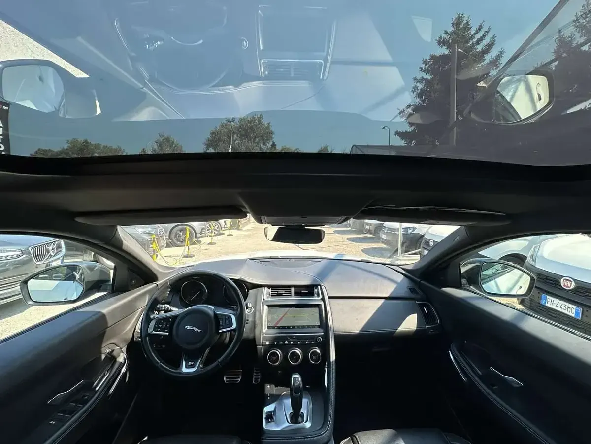 Usata Jaguar E-Pace R-Dynamic 150 CV (110 kW) 2020 Bianco SUV