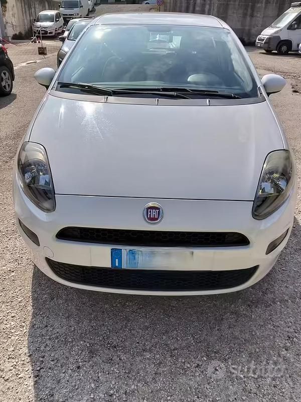 Usata Fiat Punto 77 CV (56 kW) 2013 Utilitaria