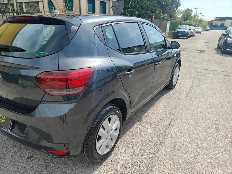 Usata Dacia Sandero 91 CV (66 kW) 2023 Grigio Berlina