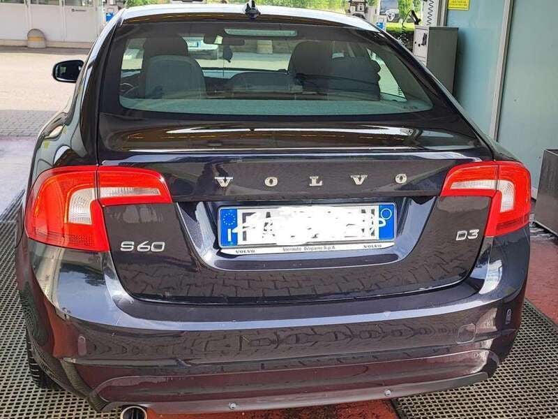Nero Usata 2015 Volvo S60 R-Design Momentum Tre volumi | 9300 € (Buon prezzo) - Immagine 1/4
