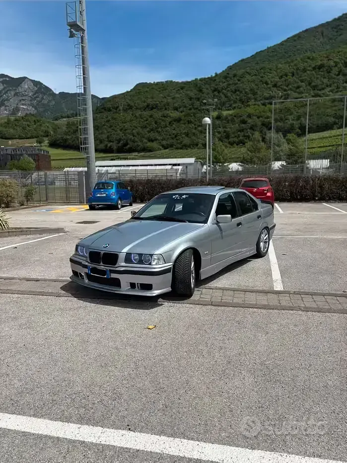 Usata BMW 320 Efficient Dynamics 150 CV (110 kW) 1996 Grigio Berlina