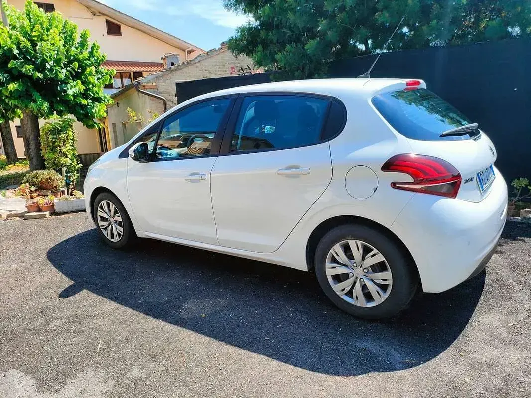 Usata Peugeot 208 102 CV (75 kW) 2019 Bianco Utilitaria