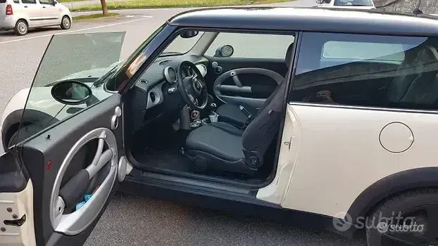 Begagnad Mini Cooper 116 HK (85 kW) 2004 Halvkombi