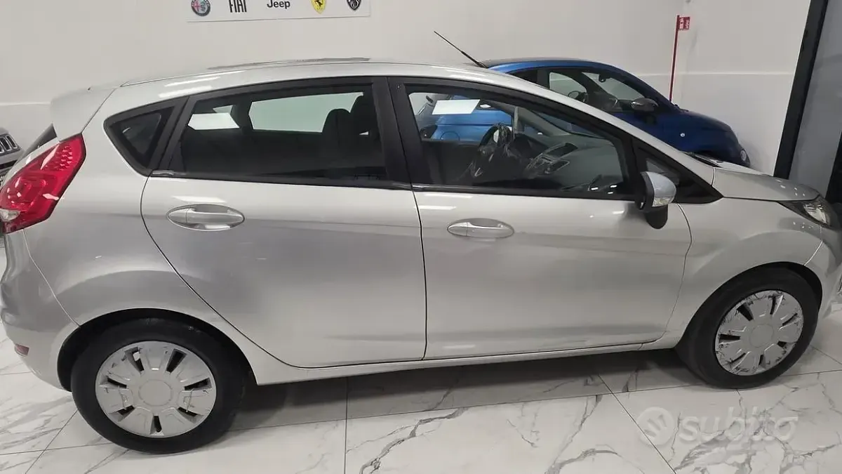 Usata Ford Fiesta Titanium 70 CV (51 kW) 2010 Grigio Utilitaria
