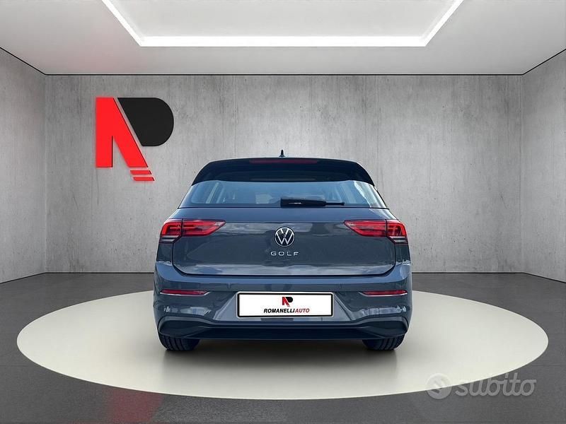 Usata VW Golf VIII Life 115 CV (84 kW) 2022 Grigio Berlina