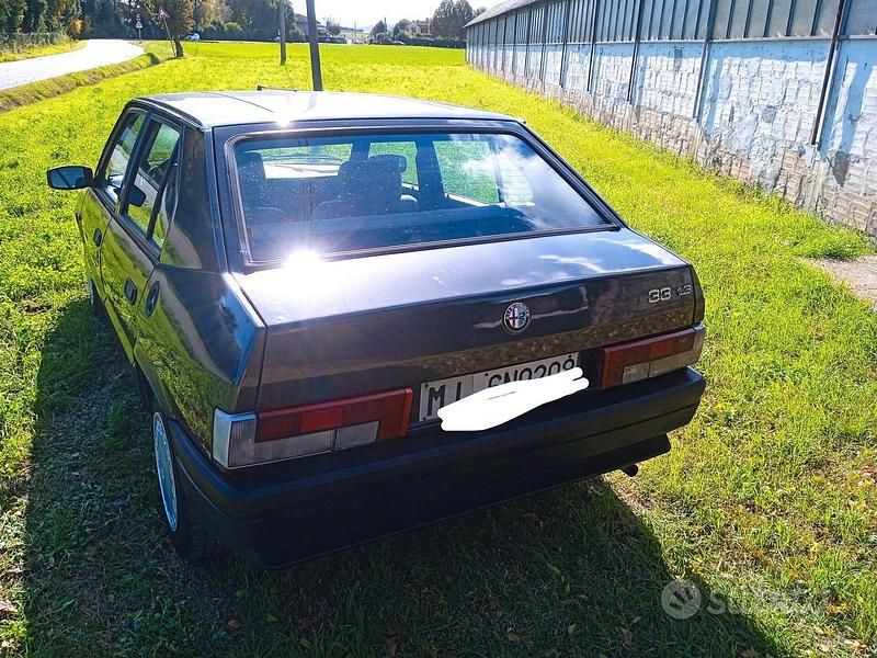 Grigio Usata 1989 Alfa Romeo 33 Tre volumi | 4200 € - Immagine 1/4