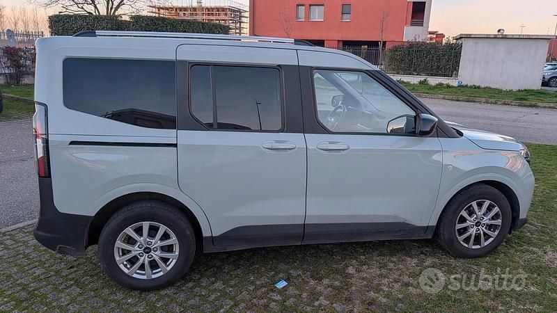 Usata Ford Tourneo 125 CV (91 kW) 2025 Monovolume