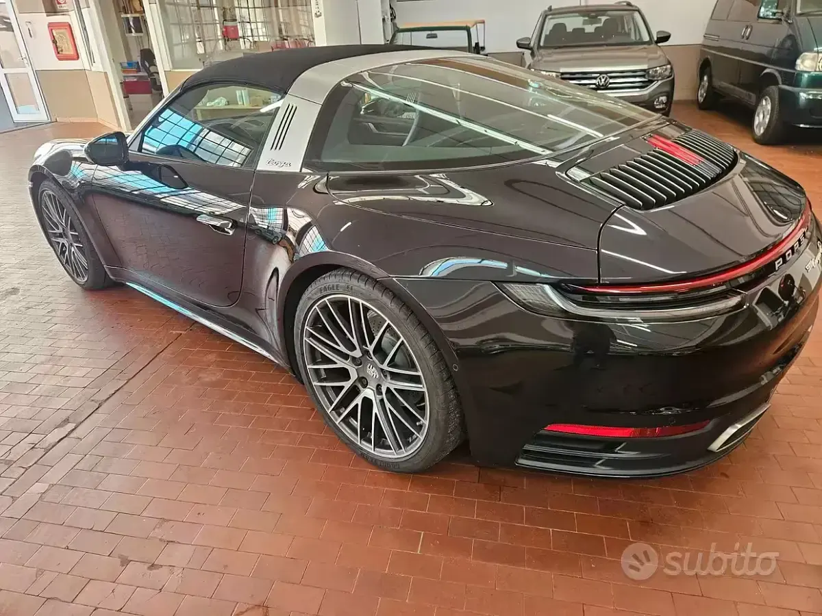 Usata Porsche 992 385 CV (283 kW) 2021 Nero Cabrio