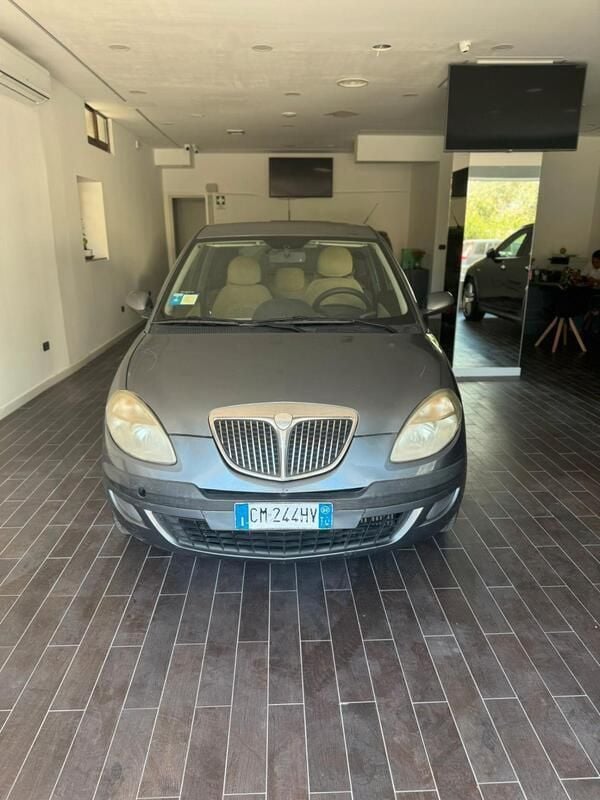 Blu Usata 2004 Lancia Ypsilon Due volumi | 2200 € (Ottimo prezzo) - Immagine 1/4