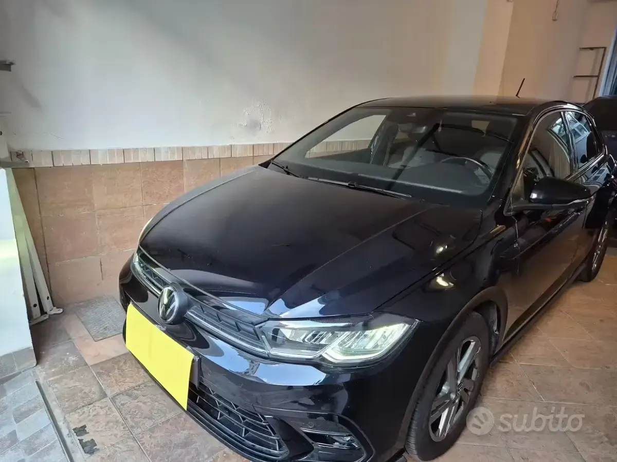 Usata VW Polo R-line 95 CV (69 kW) 2023 Nero Utilitaria