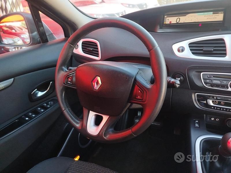 Usata Renault Scénic III Luxe 110 CV (80 kW) 2010 Grigio Monovolume