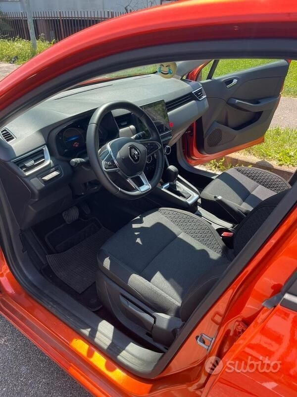 Usata Renault Clio V Equilibre 91 CV (66 kW) 2023 Arancione Berlina