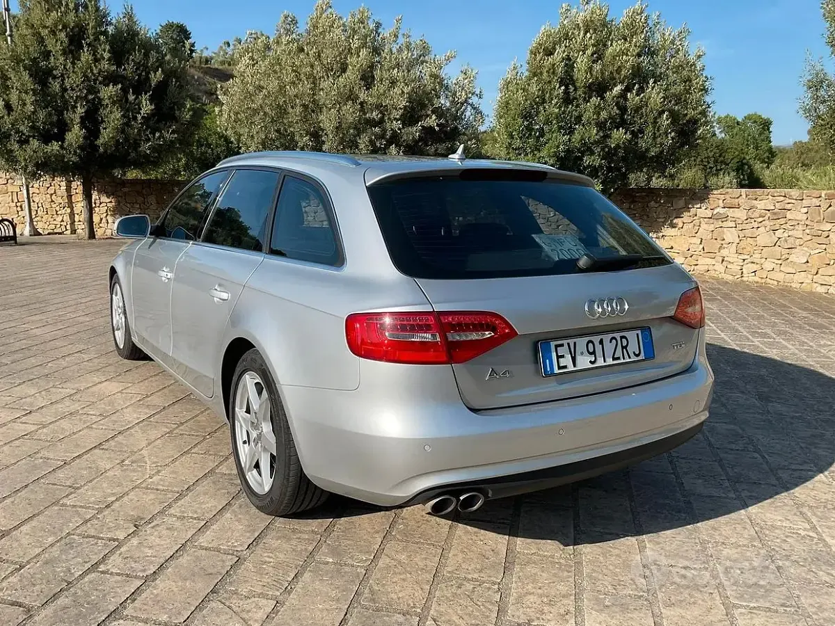 Usata Audi A4 143 CV (105 kW) 2012 Grigio Berlina
