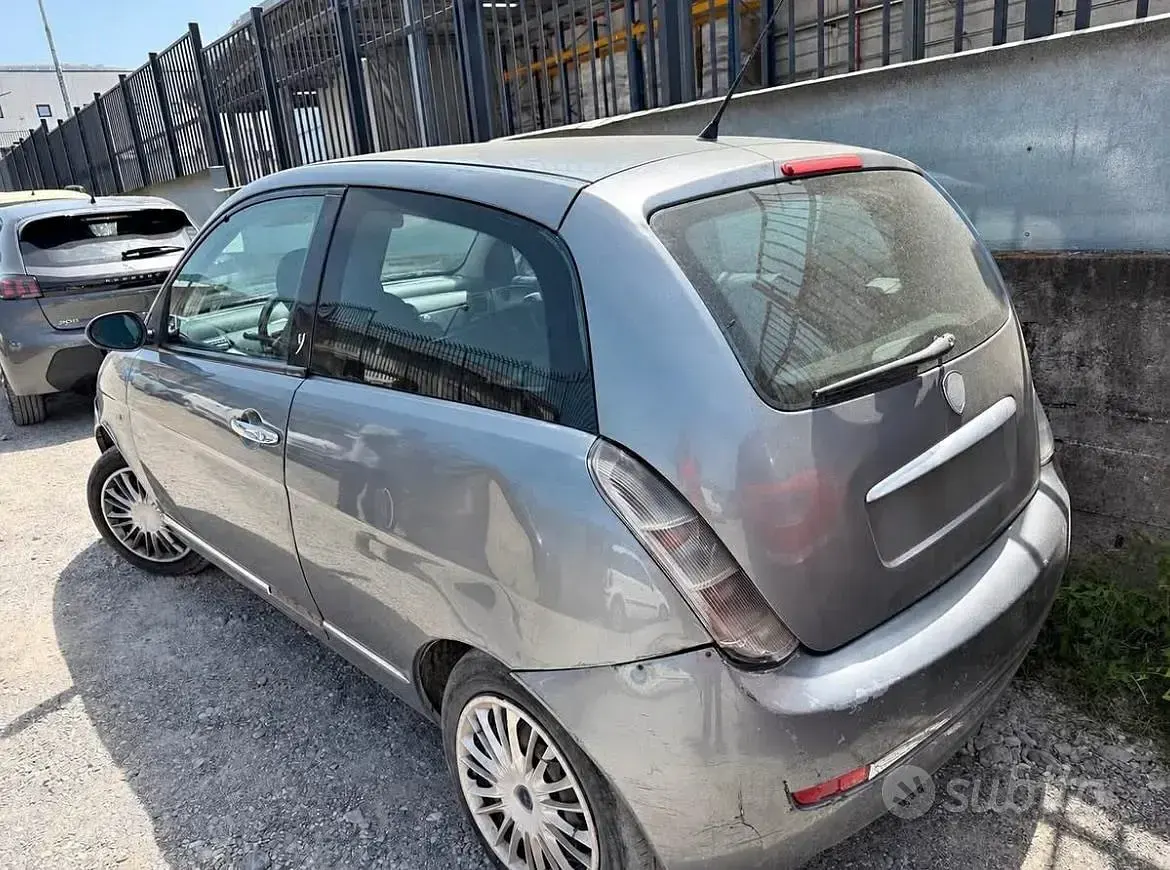 Usata Lancia Ypsilon 69 CV (50 kW) 2006 Grigio Utilitaria
