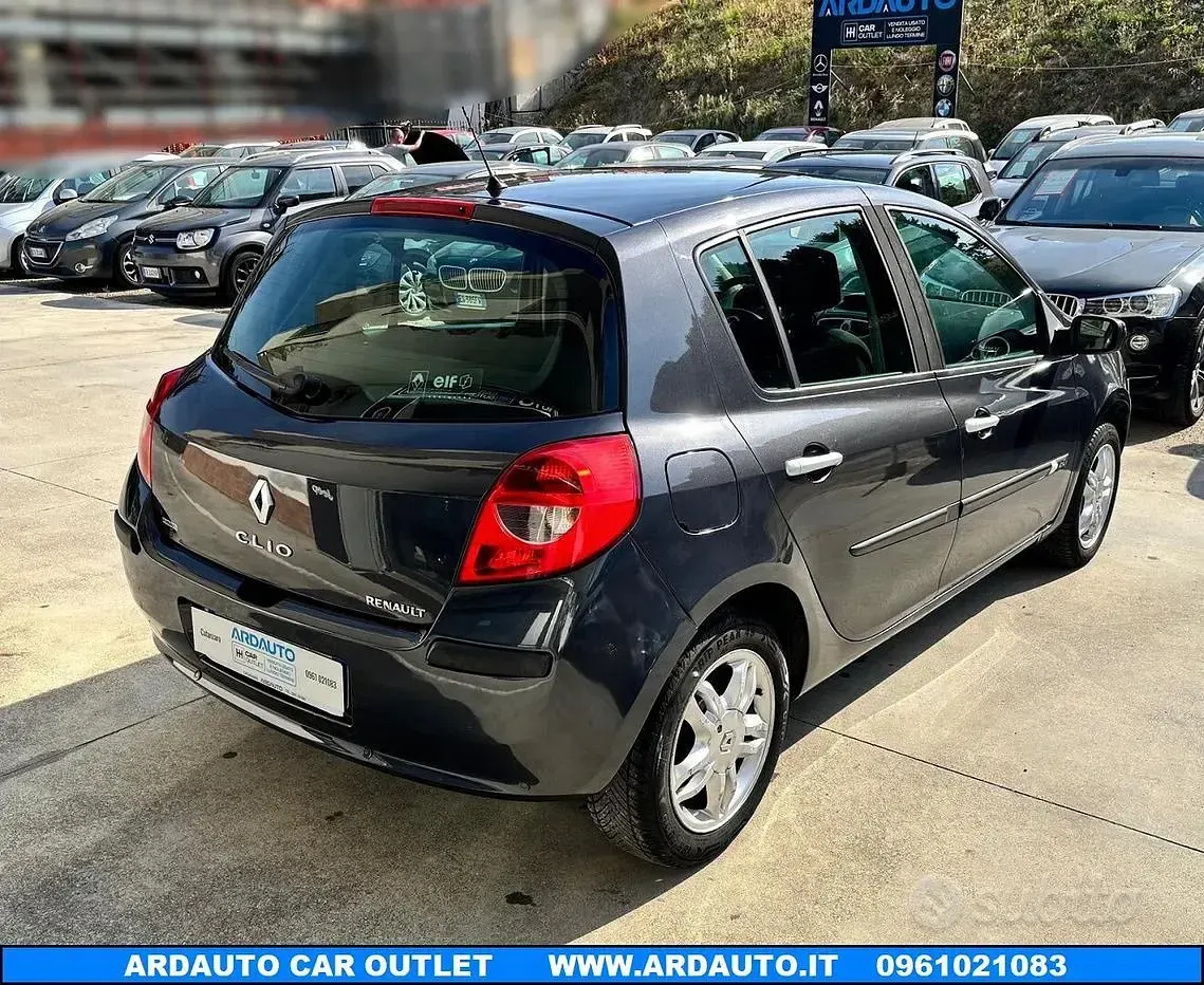 Usata Renault Clio II Luxe 86 CV (63 kW) 2005 Grigio Utilitaria