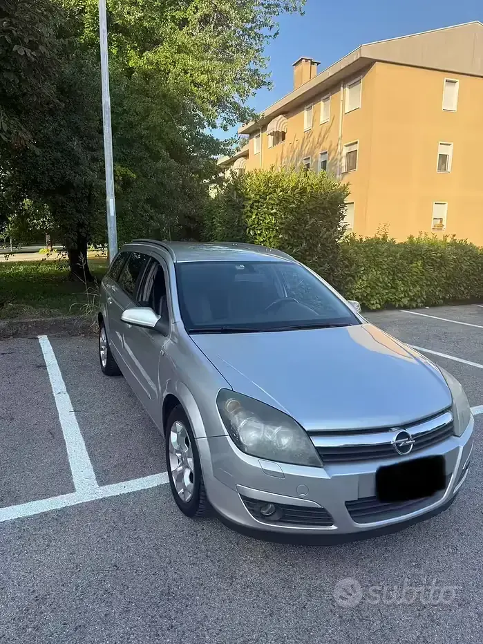 Usata Opel Astra 68 CV (50 kW) 2005 Grigio Station wagon
