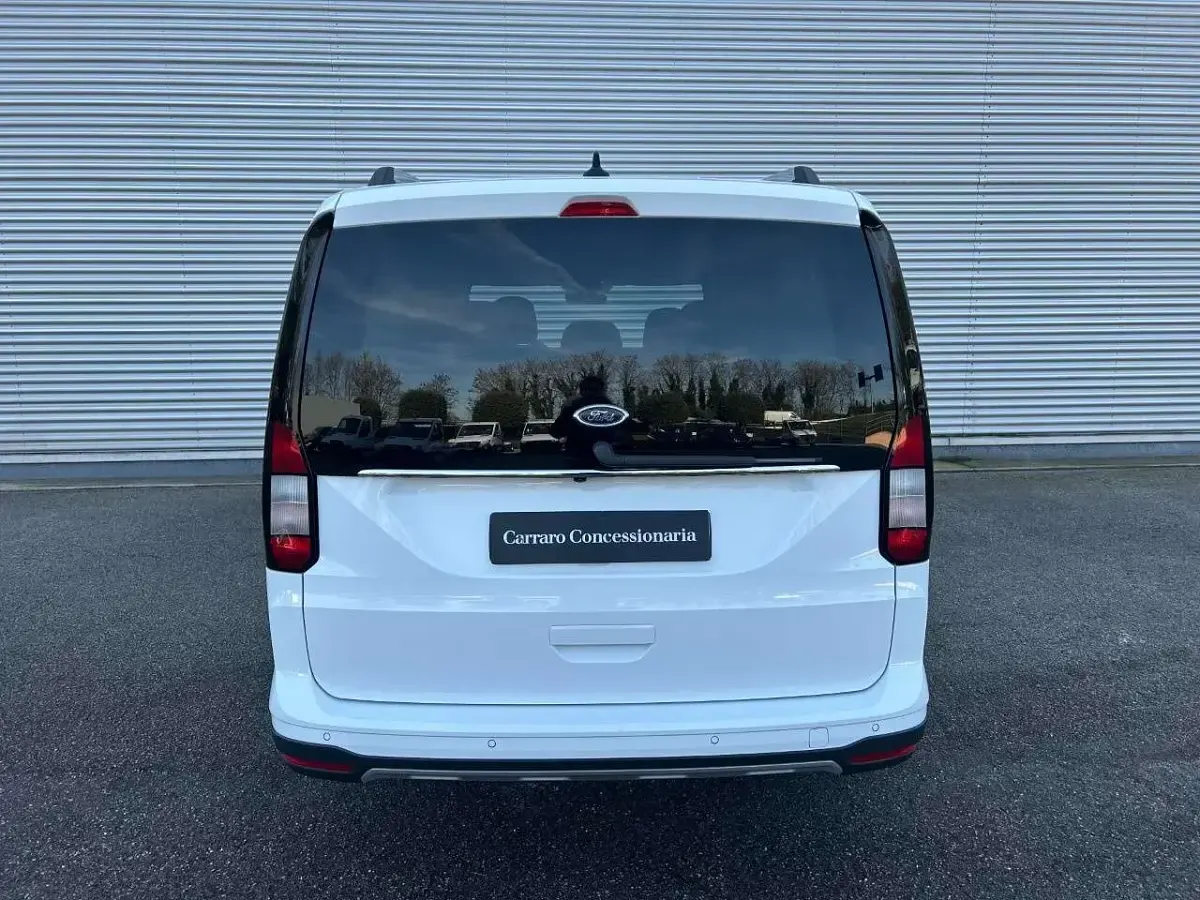 Usata Ford Tourneo Connect Active 122 CV (89 kW) 2024 Bianco Monovolume