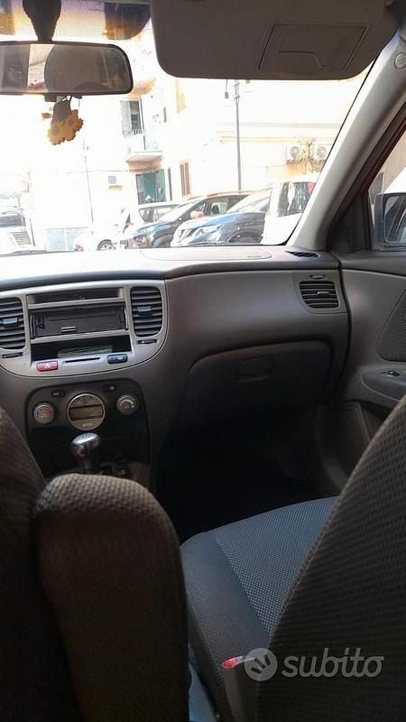 Usata Kia Rio 112 CV (82 kW) 2006 Rosso Berlina
