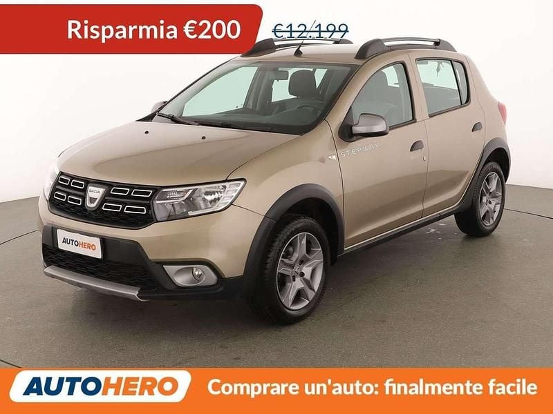 Usata Dacia Sandero Comfort 90 CV (66 kW) 2020 Oro Berlina