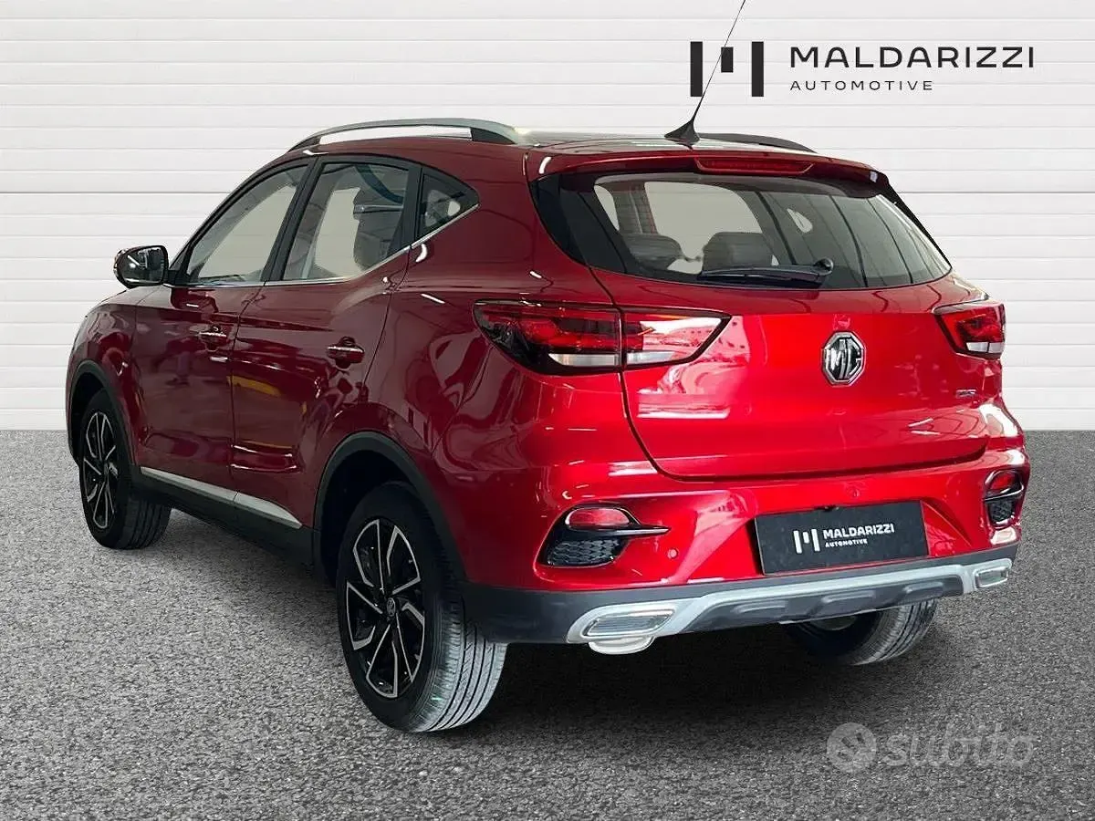Usata MG ZS Luxury 106 CV (77 kW) 2024 Rosso SUV