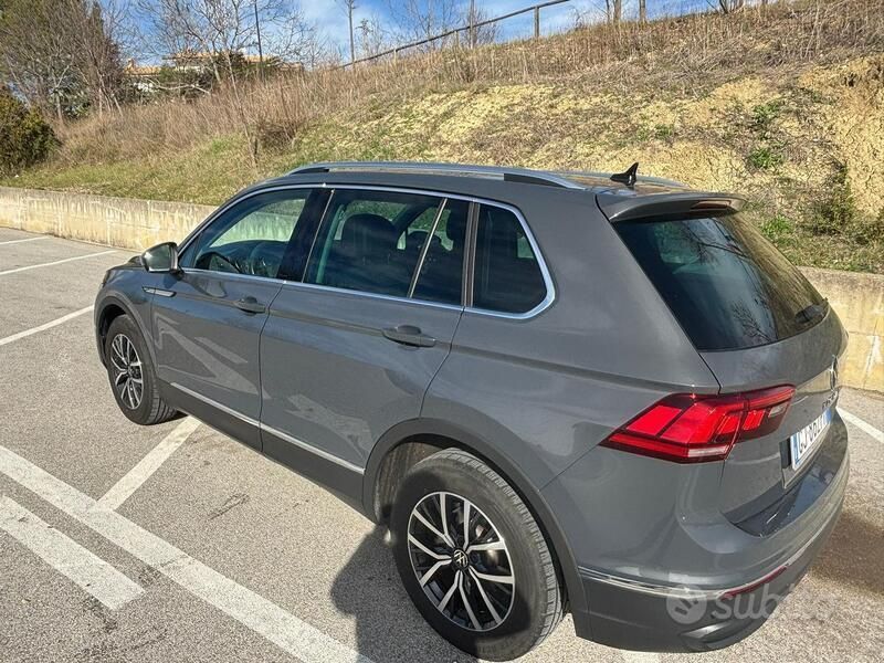 Nero Usata 2022 VW Tiguan Life SUV | 22.000 € (Super prezzo) - Immagine 1/4