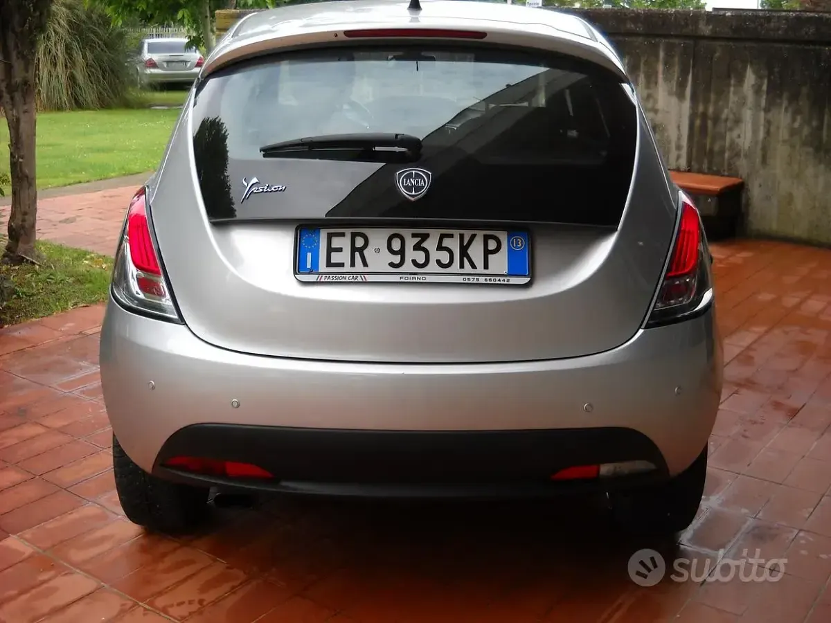 Usata Lancia Ypsilon Gold 85 CV (62 kW) 2013 Grigio Utilitaria