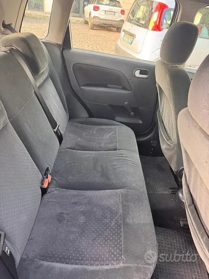 Usata Ford Fiesta Ghia 68 CV (50 kW) 2004 Blu Utilitaria
