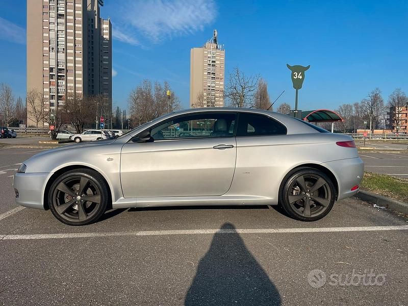 Usata Alfa Romeo GT Distinctive 150 CV (110 kW) 2007 Grigio Coupé