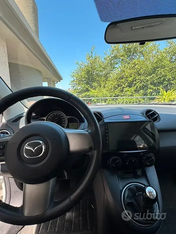 Usata Mazda 2 75 CV (55 kW) 2012 Bianco Utilitaria