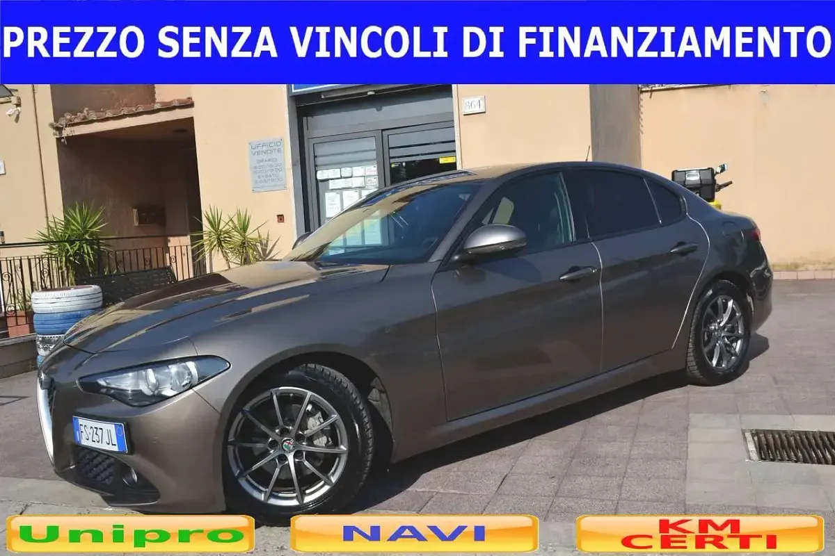Usata Alfa Romeo Giulia Super 179 CV (131 kW) 2018 Grigio Berlina