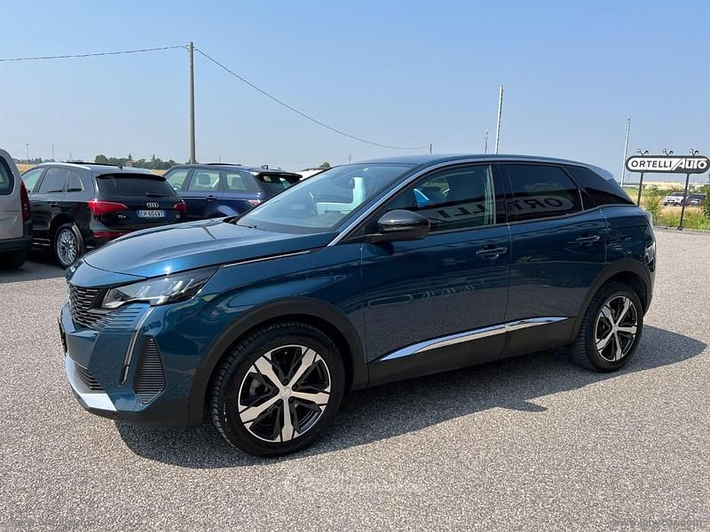 Usata Peugeot 3008 Allure 131 CV (96 kW) 2022 Blu/azzurro SUV