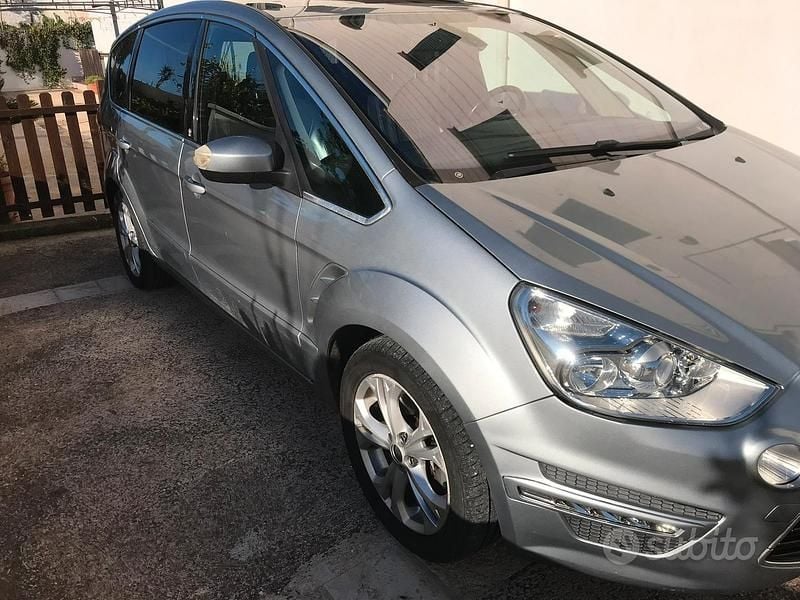 Begagnad Ford S-MAX 2011 Grå Minibuss