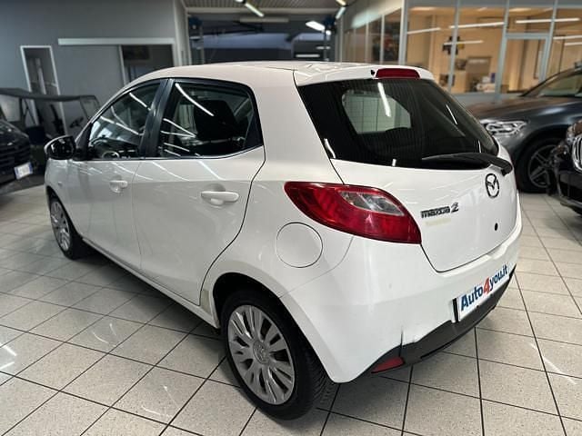 Usata Mazda 2 75 CV (55 kW) 2009 Bianco Utilitaria