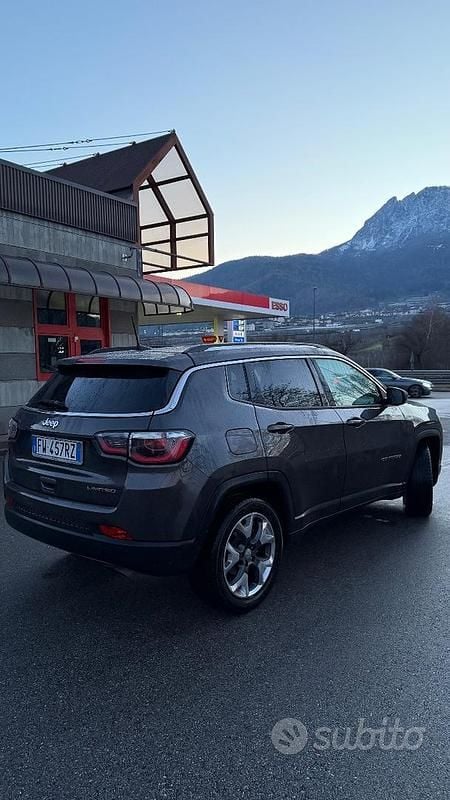 Usata Jeep Compass Limited 140 CV (102 kW) 2019 Grigio SUV