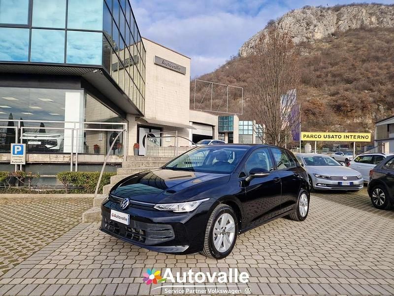 Usata VW Golf VIII Life 116 CV (85 kW) 2025 Nero Utilitaria