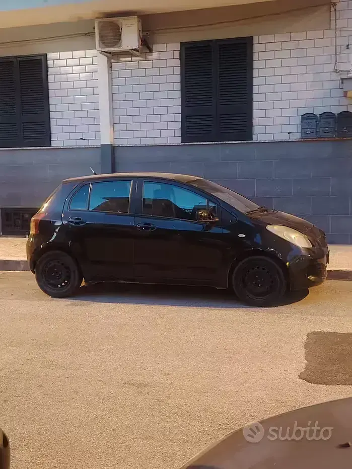 Usata Toyota Yaris Sol 87 CV (63 kW) 2007 Nero Utilitaria